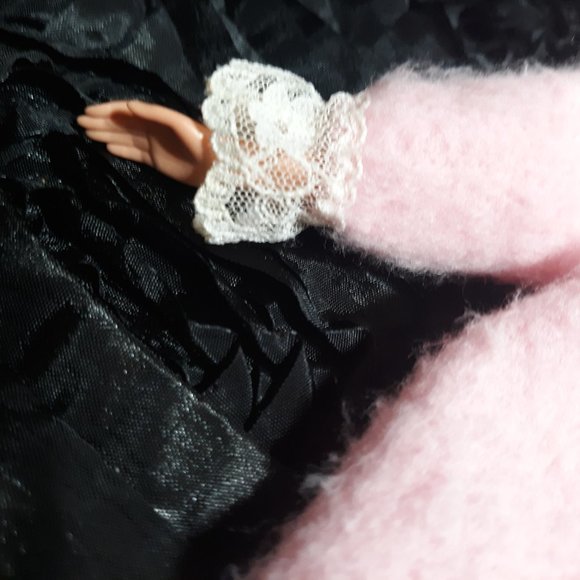 (( Listing # 132 )) 1993 Cloth Barbie (( Vintage )) - Picture 10 of 10